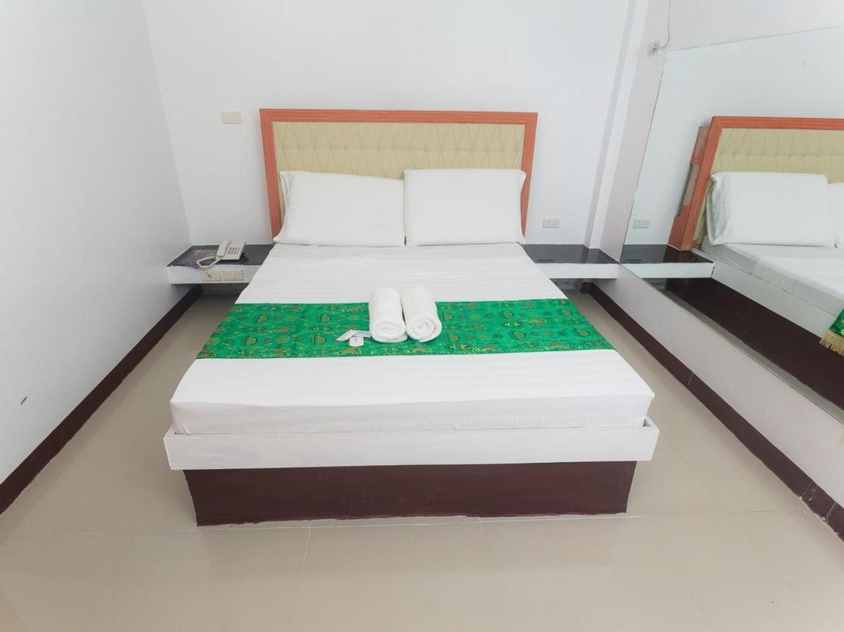 Jared Suites Upper Digos Esterno foto