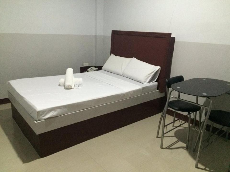Jared Suites Upper Digos Esterno foto