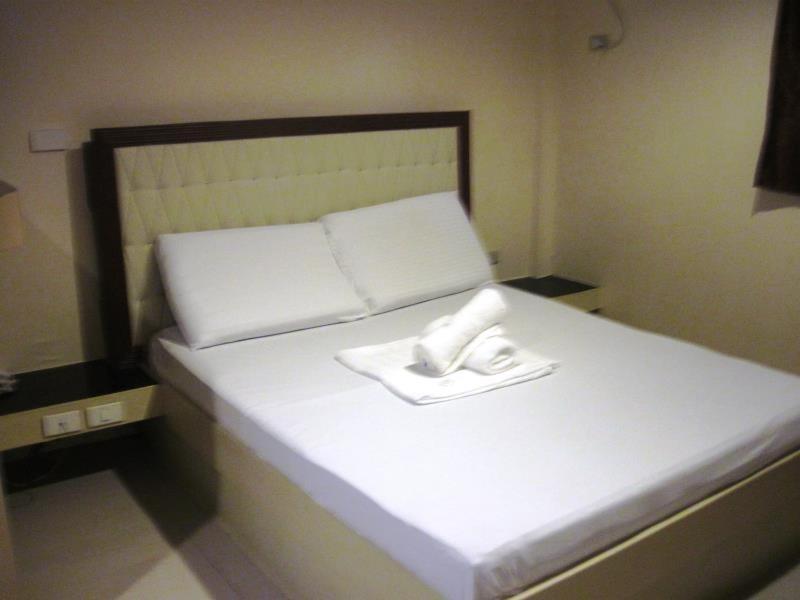 Jared Suites Upper Digos Esterno foto