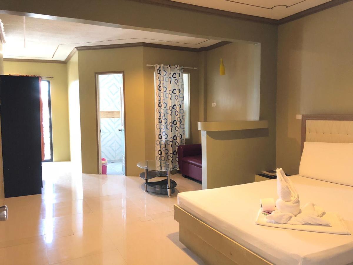 Jared Suites Upper Digos Esterno foto